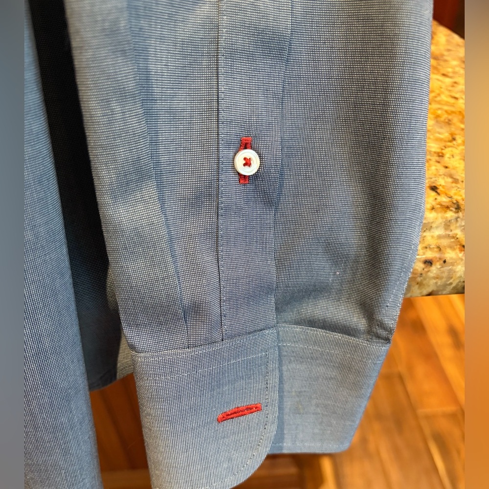 UNTUCKit Men's button front shirt. Sharp grey with red logo & trim. 2XL - Picture 4 of 7
